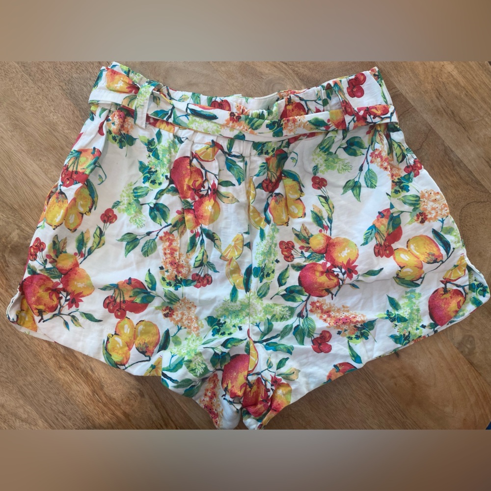 LC Lauren Conrad White High-Waist Fruit & Floral Tie-Front Shorts - Picture 3 of 4